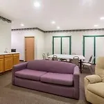Days Inn By Wyndham Eagle River 