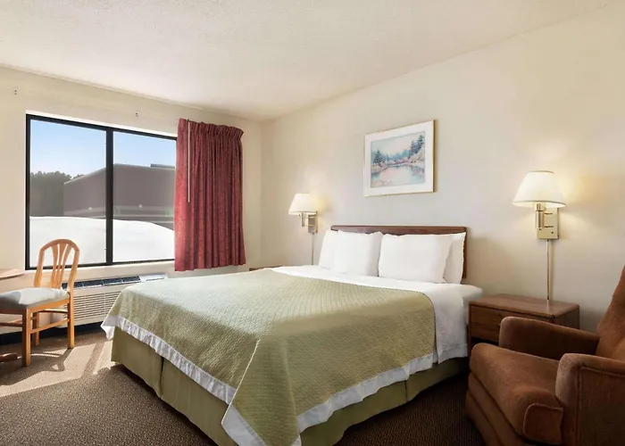 Days Inn By Wyndham Eagle River